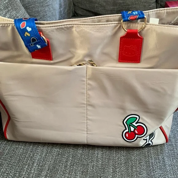 Hello Kitty Tote - Picture 7 of 9